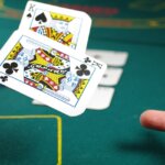 スロットゲームは、どんなプレイヤーでも楽しめる簡単な仕組みを提供している。 (Unsplash/Michał Parzuchowski)